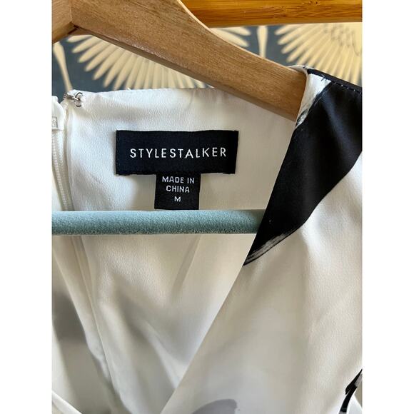 StyleStalker White V-Neck Romper Romper - Picture 3 of 7